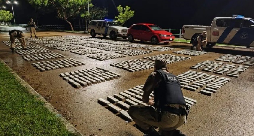 Corrientes: hallan más de una tonelada de droga abandonada en una camioneta