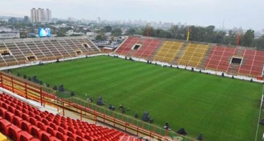 Capitanich presentó a la firma Previsora del Paraná como sponsor del Club Atlético Sarmiento.