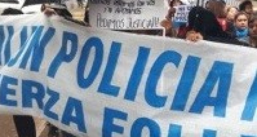 Se realizó marcha en apoyo al Policía detenido