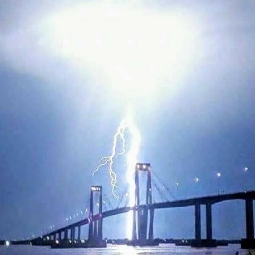 Tormenta eléctrica y más de 100 milímetros de agua caída en menos de una hora dejó Resistencia inundada
