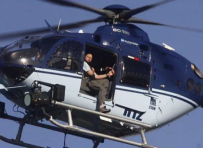 Berni iba en el helicóptero que hizo vuelo rasante en Gesell: dijo que las sombrillas son peligrosas