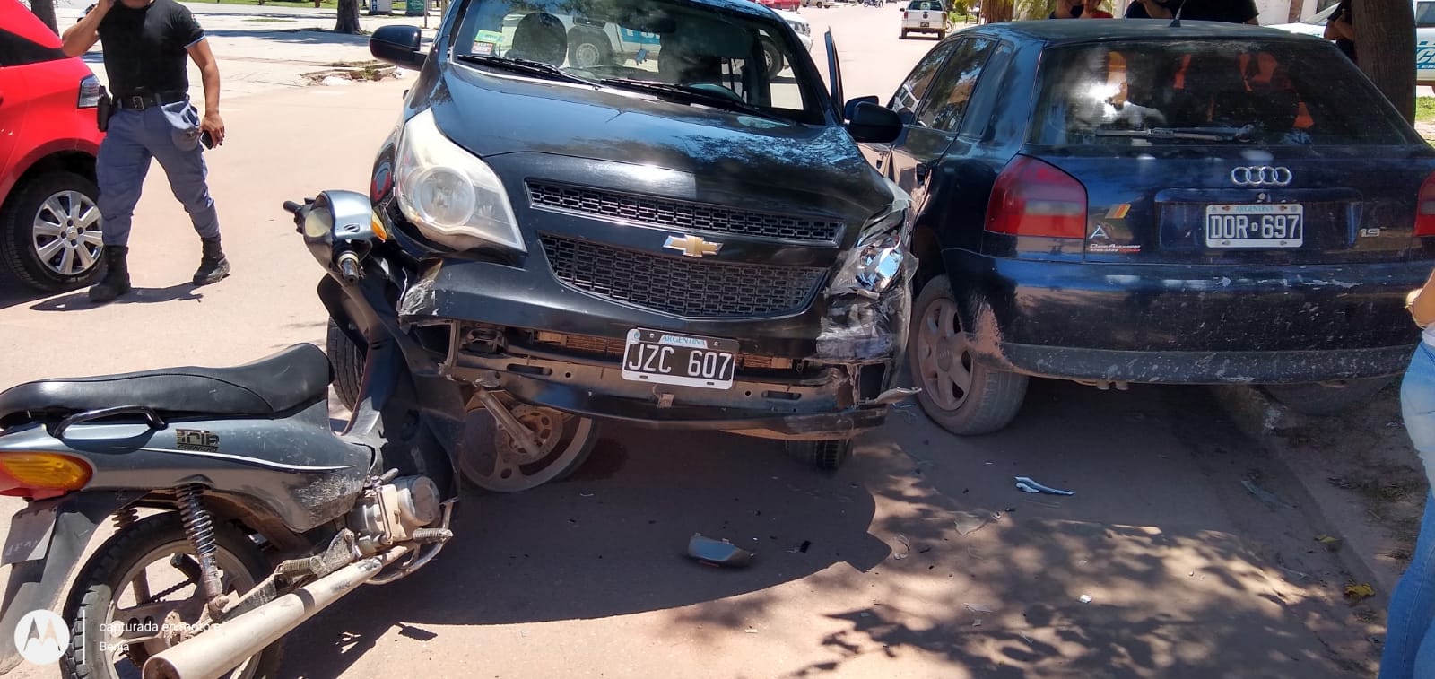 Charata: Accidente múltiple entre tres autos y una motocicleta 