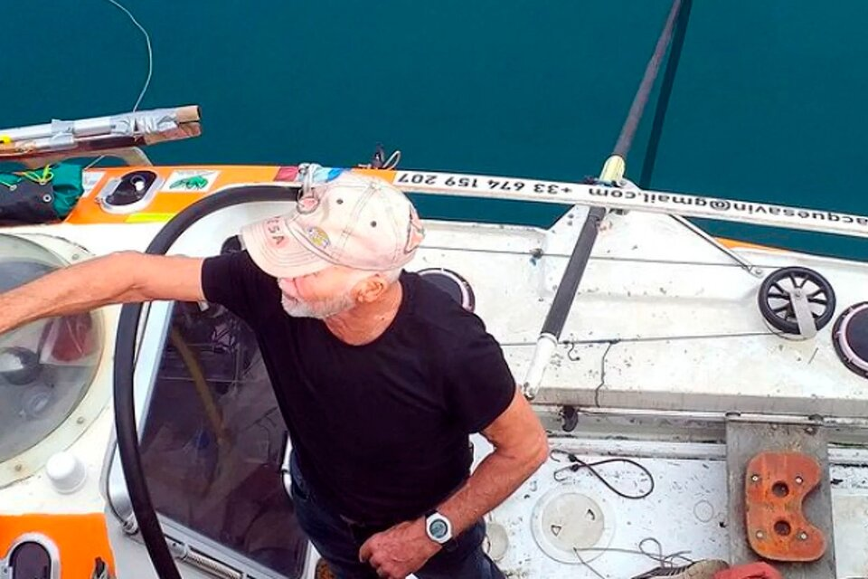 Un francés de 75 años navegaba por el Atlántico a remo pero falleció en la travesía