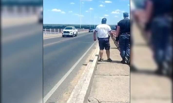 Puente Chaco Corrientes: Intentó suicidarse y los policías lo salvaron 
