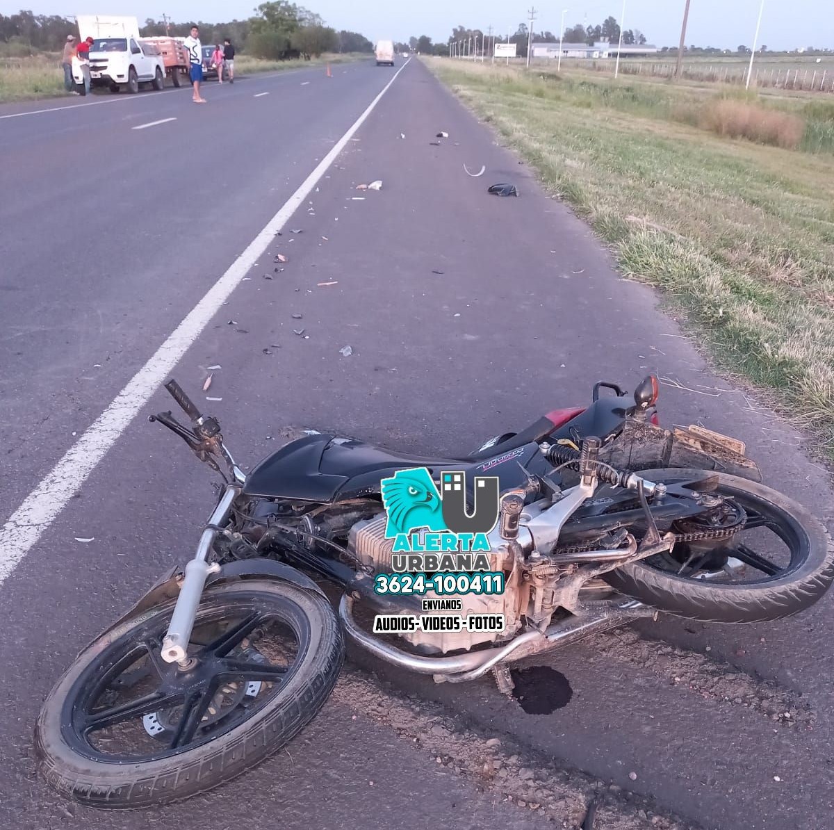 Una motocicleta impacto en la parte trasera de una camioneta 