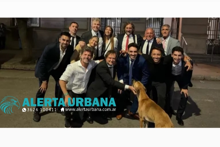 Burlando subió una foto con su equipo de abogados pero un detalle se llevó toda la atención