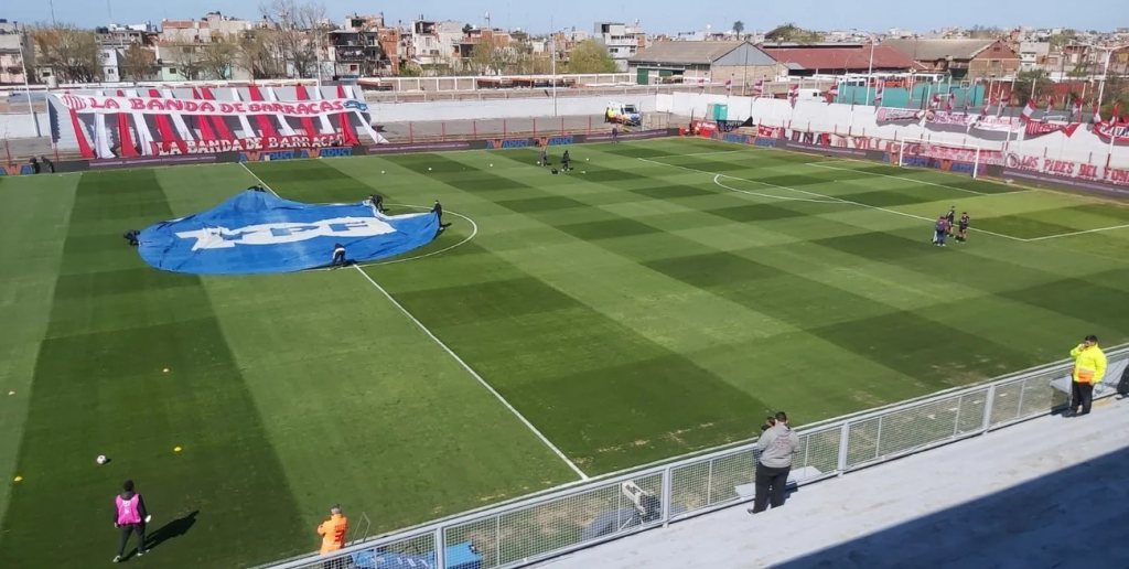 El millonario enigma Barracas Central: con apenas 2500 socios, el club de Tapia inaugura un estadio impactante