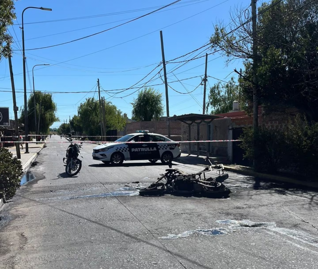 Dos policías murieron tras chocar con una camioneta durante una feroz persecución en Quilmes