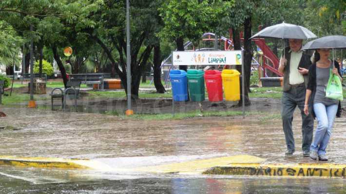 Llegaron las lluvias y aplacaron el calor en el área metropolitana