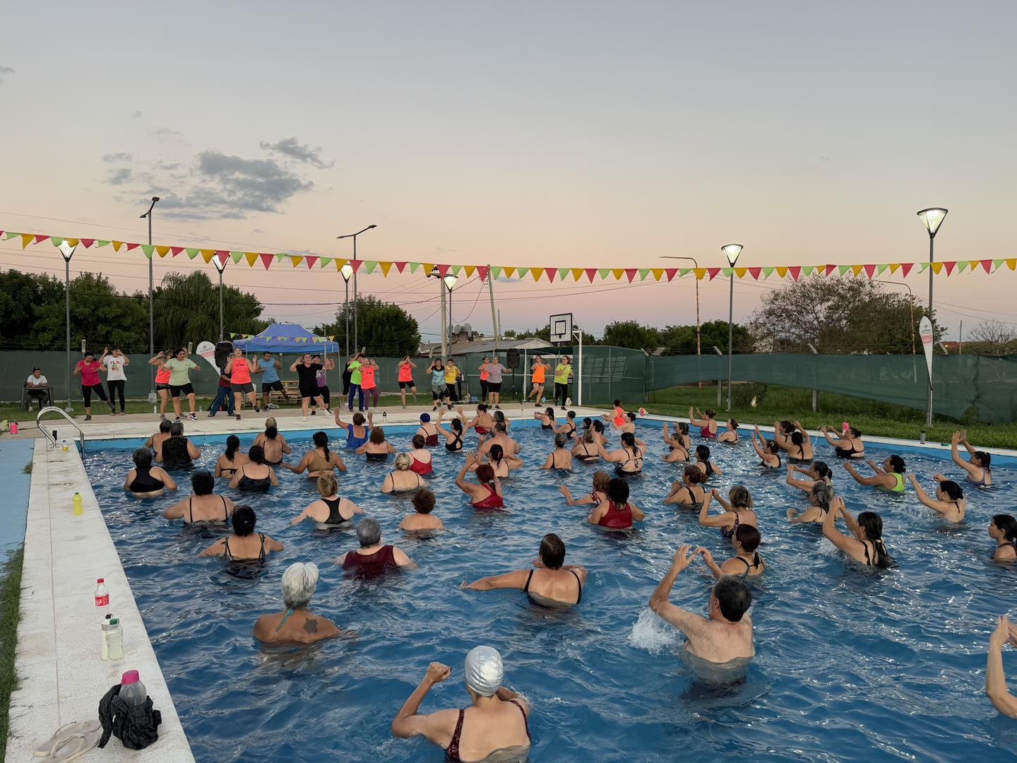 Municipalidad de Barranqueras: amplia participación en las clases de aquagym