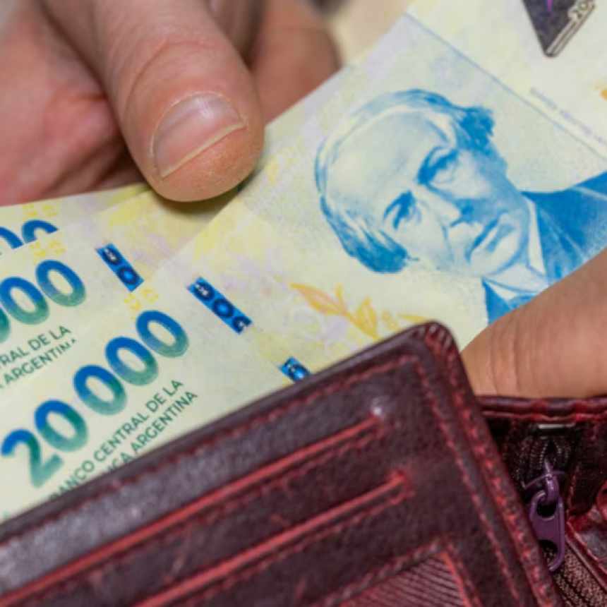 El gobierno comprará en 2025 más de 1000 millones de billetes de $10 y $20 mil: los pagará US$56 millones