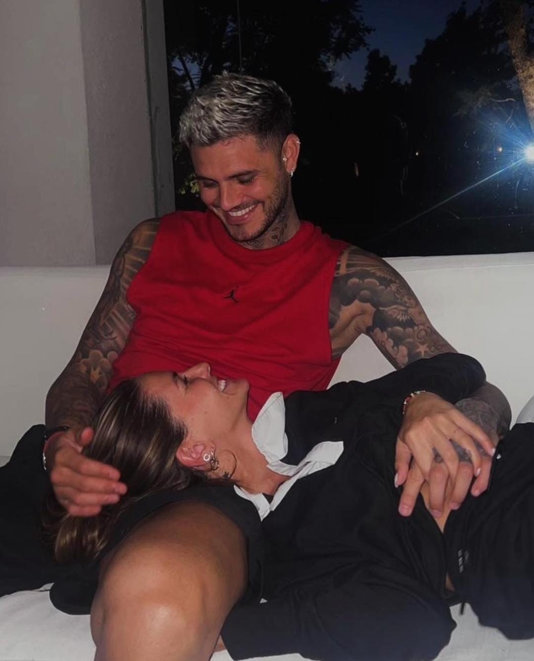 Mauro Icardi subió más fotos y videos con la China Suárez a puro mimos y sonrisas
