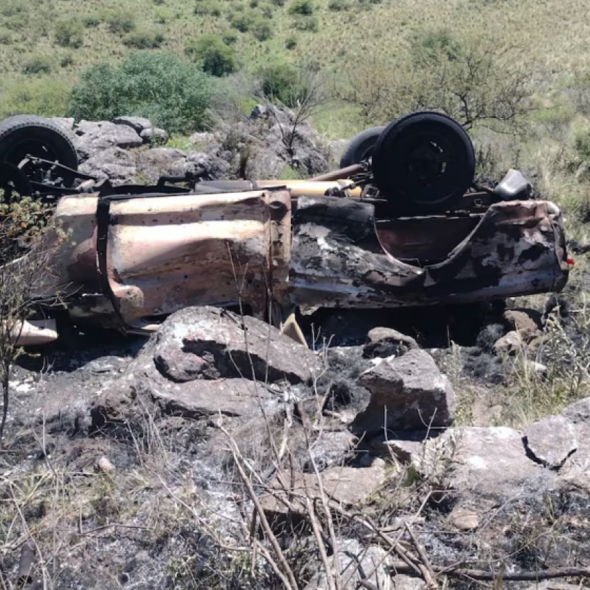 Tragedia en Córdoba: un jubilado de 90 años cayó desde un barranco con su camioneta y murió