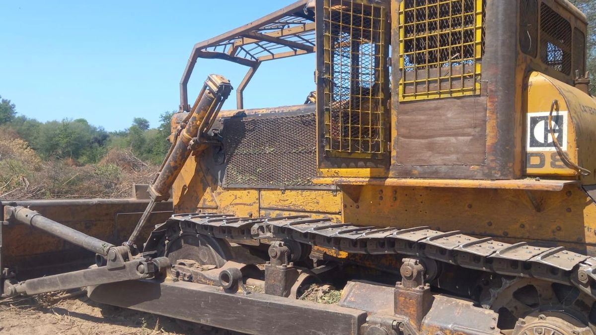 Las Breñas: detienen desmonte ilegal y secuestran topadora 