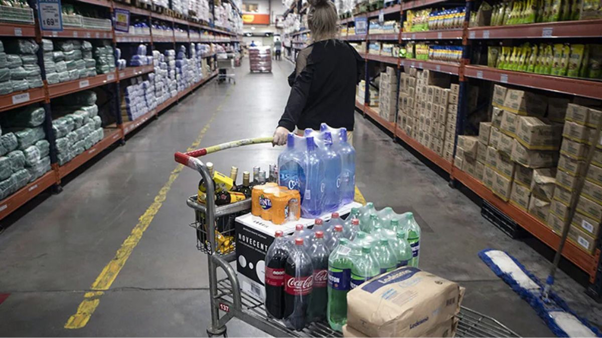 La inflación mayorista se desaceleró al 0,8% en diciembre y en 2024 acumuló casi la mitad que el IPC