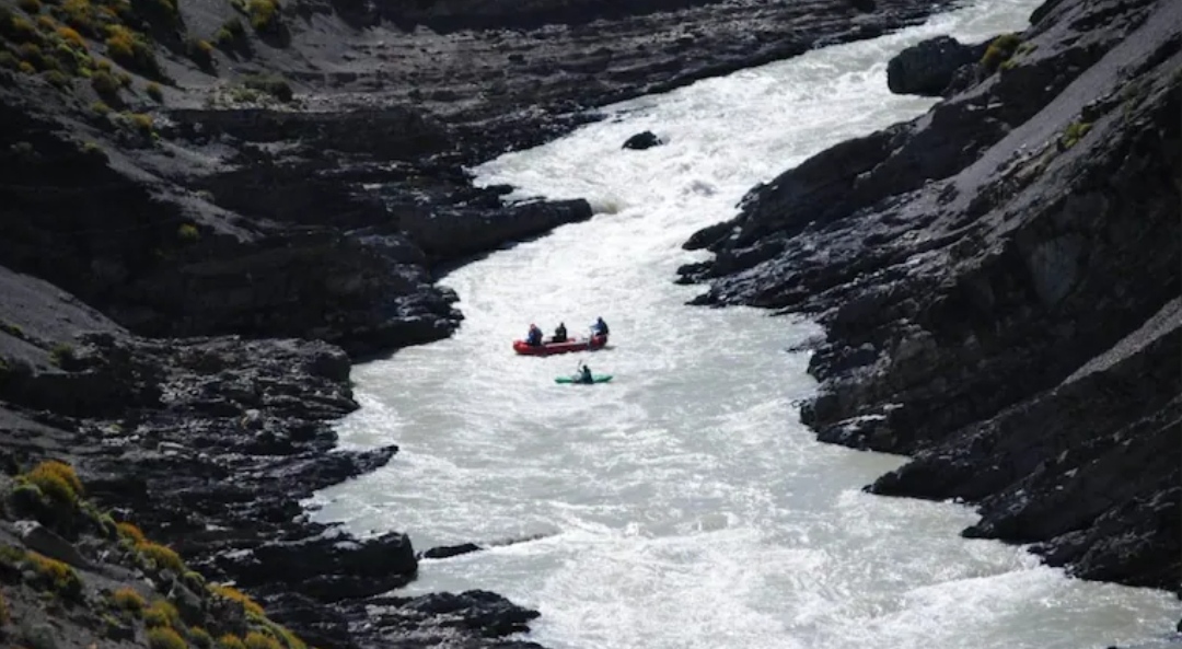Tres personas murieron en una excursión de rafting en El Chaltén: el gomón se dio vuelta y cayeron al río