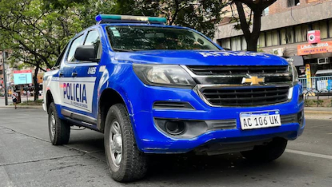 Fue a la casa de su ex, discutieron y terminó atacando con un machete a la hija de la mujer y a una amiga