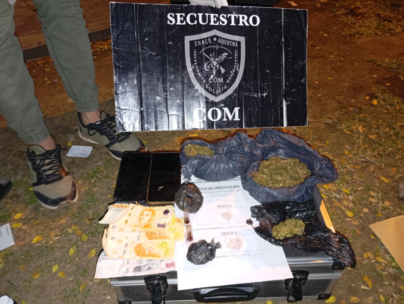 Atrapan a pareja que transportaba marihuana en moto en Resistencia