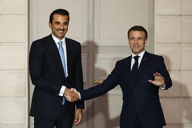 Macron y el emir de Qatar abordan en París el alto el fuego en Gaza y la liberación de los rehenes