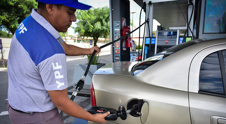 YPF, la primera en subir las naftas, ¿Cómo quedaron los precios en Resistencia?