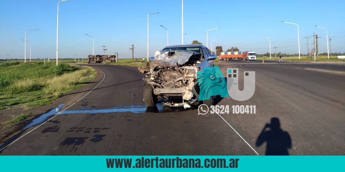  Choque frontal entre camioneta que llevaba niños y un camión