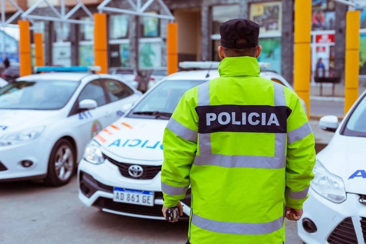 Tierra del Fuego: Robó un local, se puso a vender la mercadería y se la ofreció al dueño