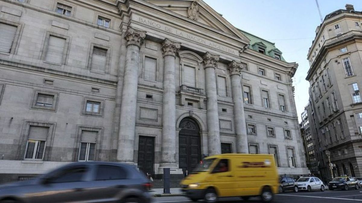 Futuro incierto en el Banco Nación: el Gobierno evalúa cerrar sucursales y despedir personal