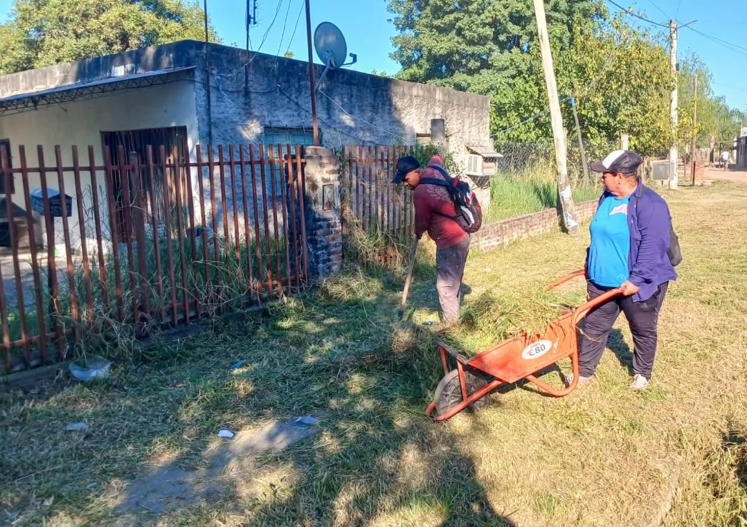 El municipio de Fontana realiza trabajos de limpieza en Puerto Vicentini