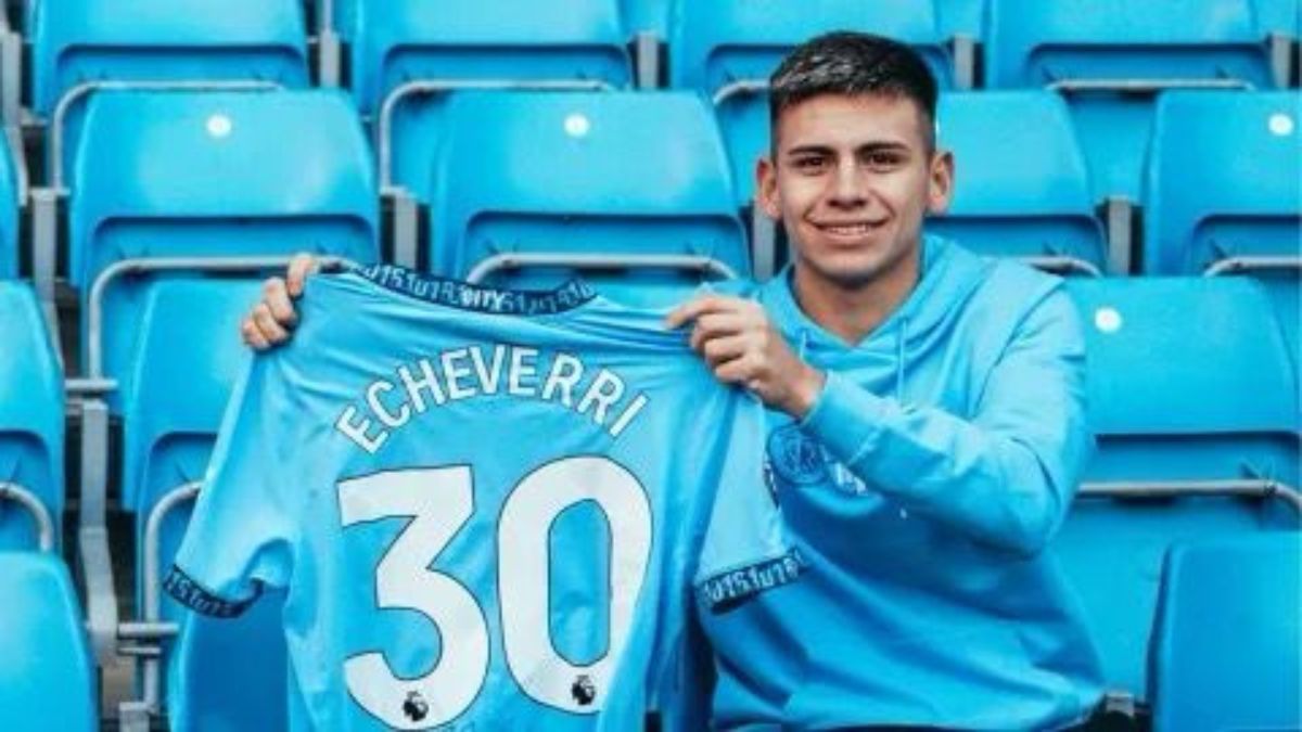 Claudio Echeverri fue presentado en el Manchester City