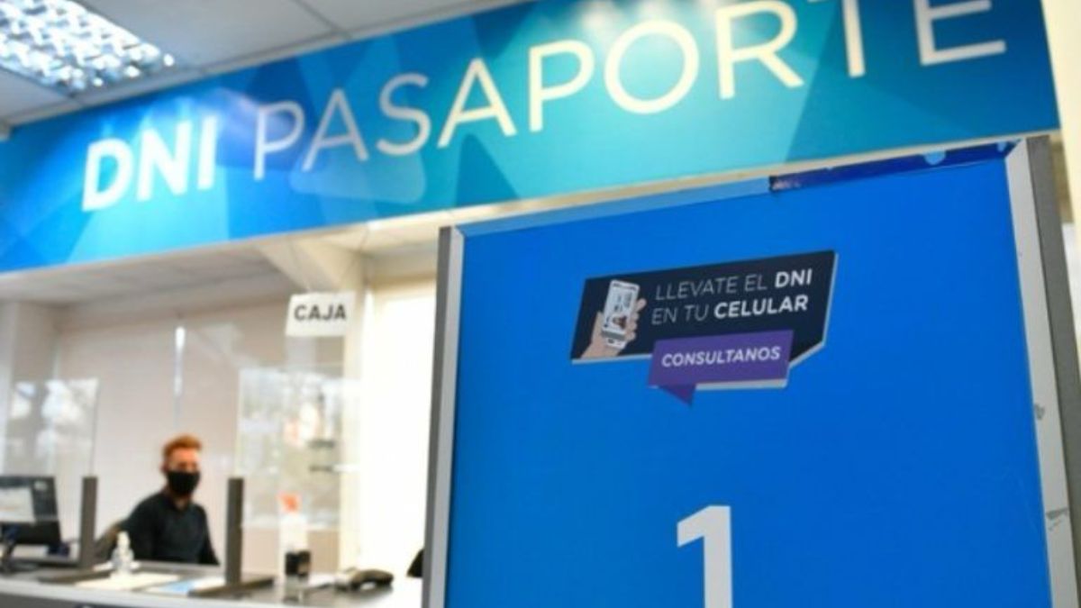 Fuertes subas para la obtención y renovación del DNI y el Pasaporte: cuánto costarán