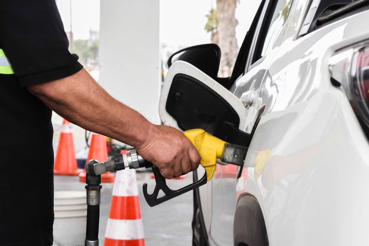 Los combustibles aumentarán 1,9% desde la medianoche