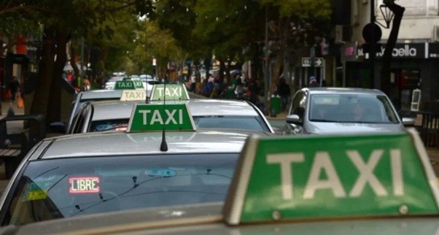 Un taxista atacó a un chofer de aplicación e intentó robarle el celular