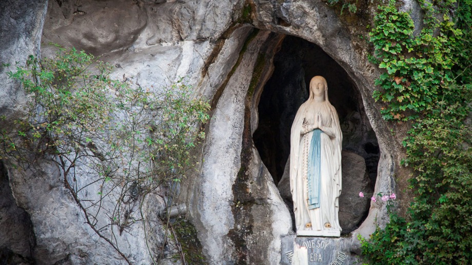 Hoy se celebra la Virgen de Lourdes: cómo es la oración para pedir por la salud de los enfermos