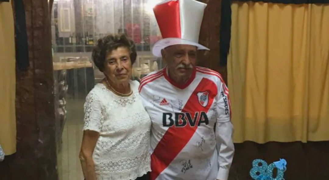Tito quedó viudo a los 87 años y hace videos sobre fútbol en redes sociales como una forma de superar el dolor