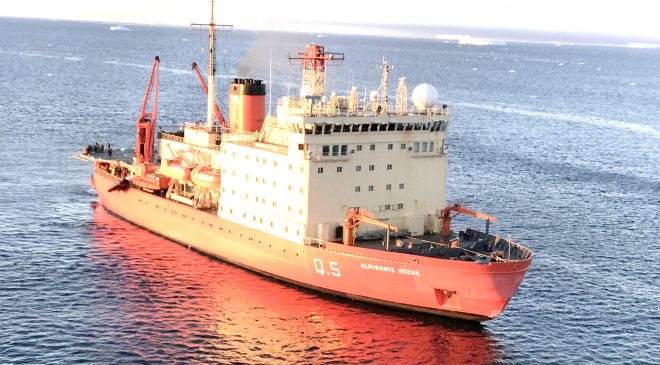 Haciendo patria: El rompehielos Irízar operó en la base más austral del país