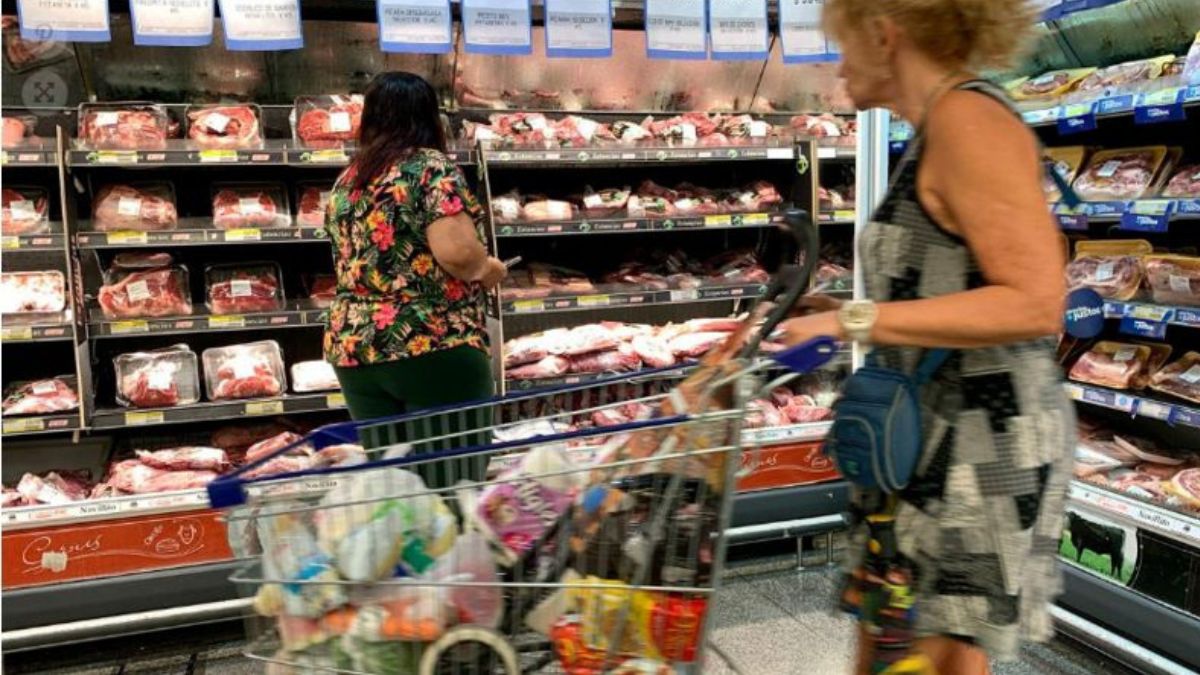 El consumo en supermercados vuelve a bajar en febrero y la reactivación no llega