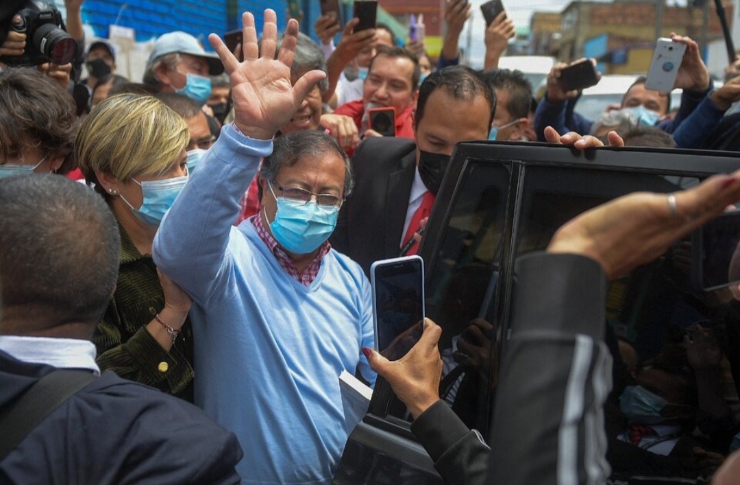 Gustavo Petro arrasó en Colombia y será el candidato presidencial de la izquierda
