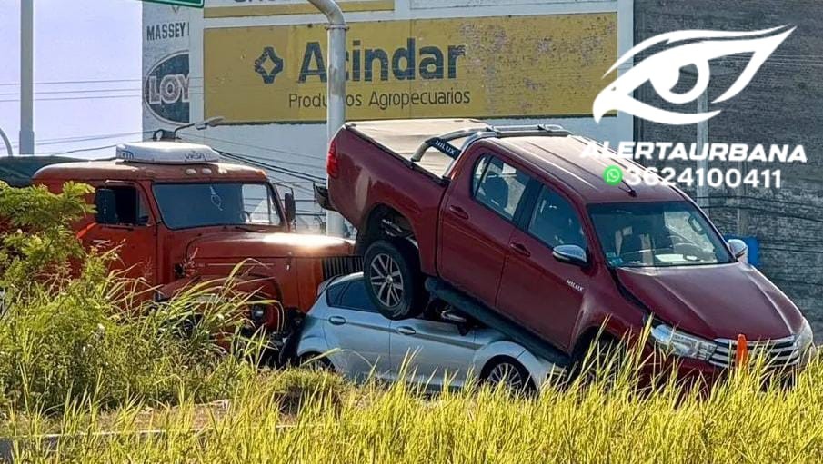 VIDEO - Sorprendente choque en cadena en Ruta N°11: una camioneta  terminó arriba de un automóvil