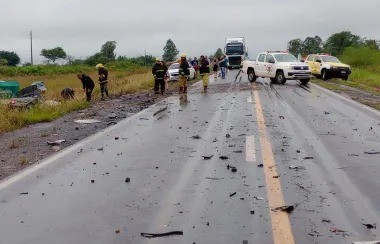 Corrientes - choque frontal: intentó sobrepasar un camión y provocó una tragedia