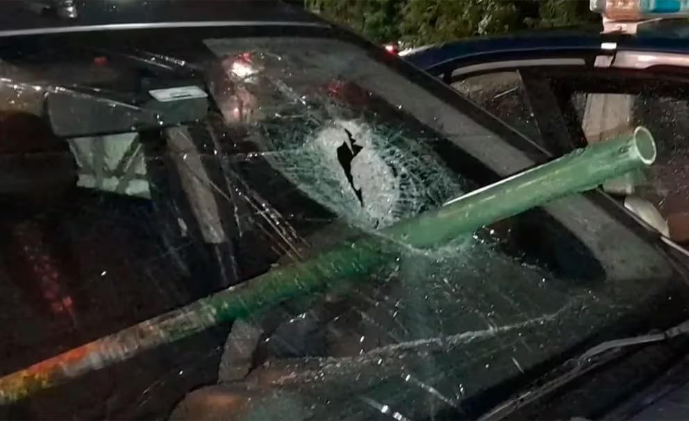 Violento ataque en Belgrano, le tiraron con un caño al auto camino a su trabajo