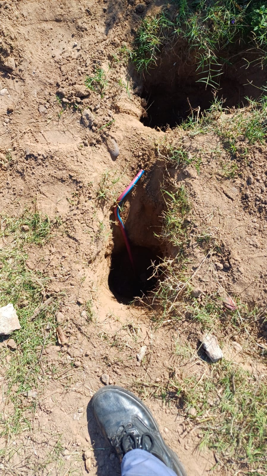  Descubren pozos en Barranqueras, cavados para robar cables