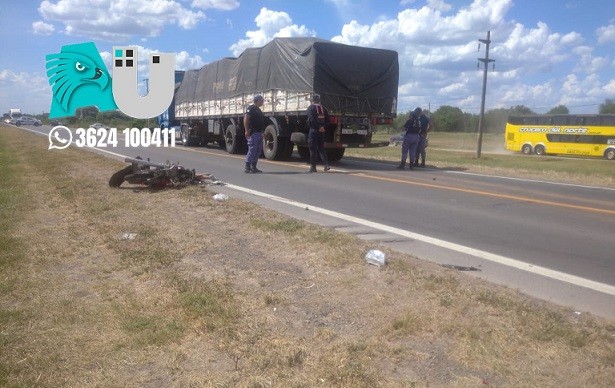 Otro motociclista falleció tras impactar contra un camión