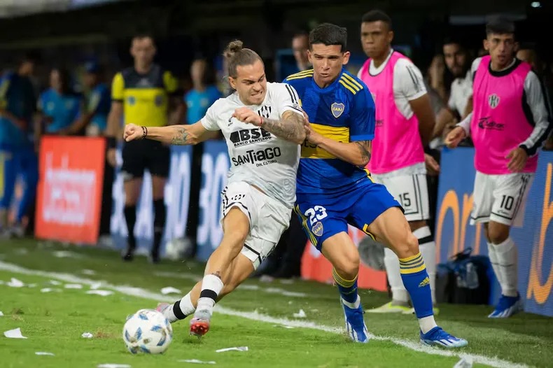 Con Gago aún en la cuerda floja, Boca se presenta en Santiago del Estero