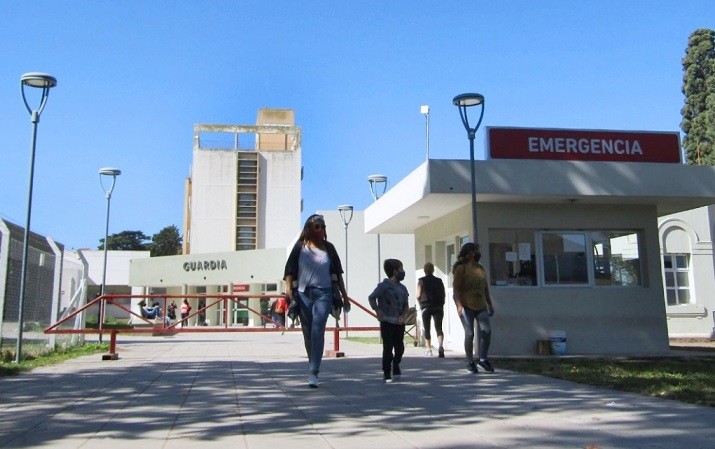 Entró en el baño de un bar y había un hombre con un tiro en la cabeza