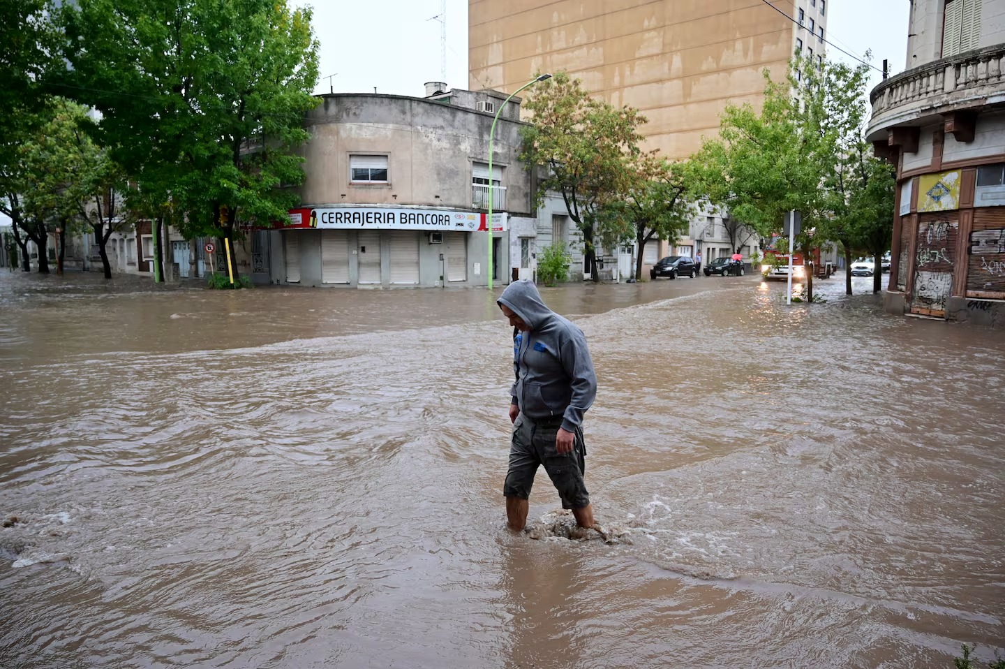  Ante la posibilidad de lluvias fuertes, Bahía Blanca paraliza actividades desde la siesta