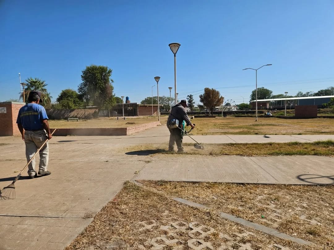 Fontana: operativo de limpieza en la plaza Tamborcito de Tacuarí