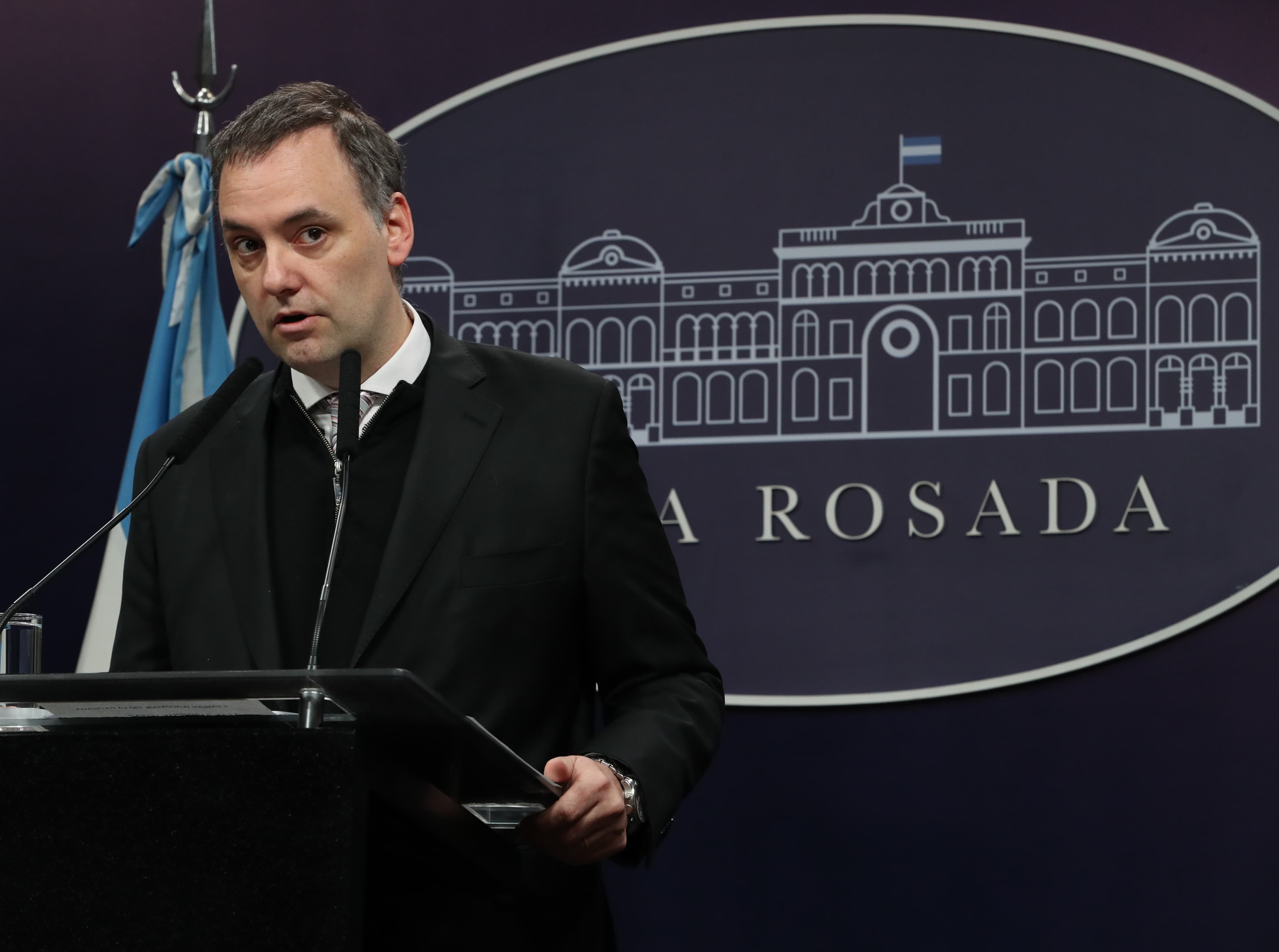  El Gobierno relativiza la suba del blue a $ 1310: “No es una corrida”, dice Adorni