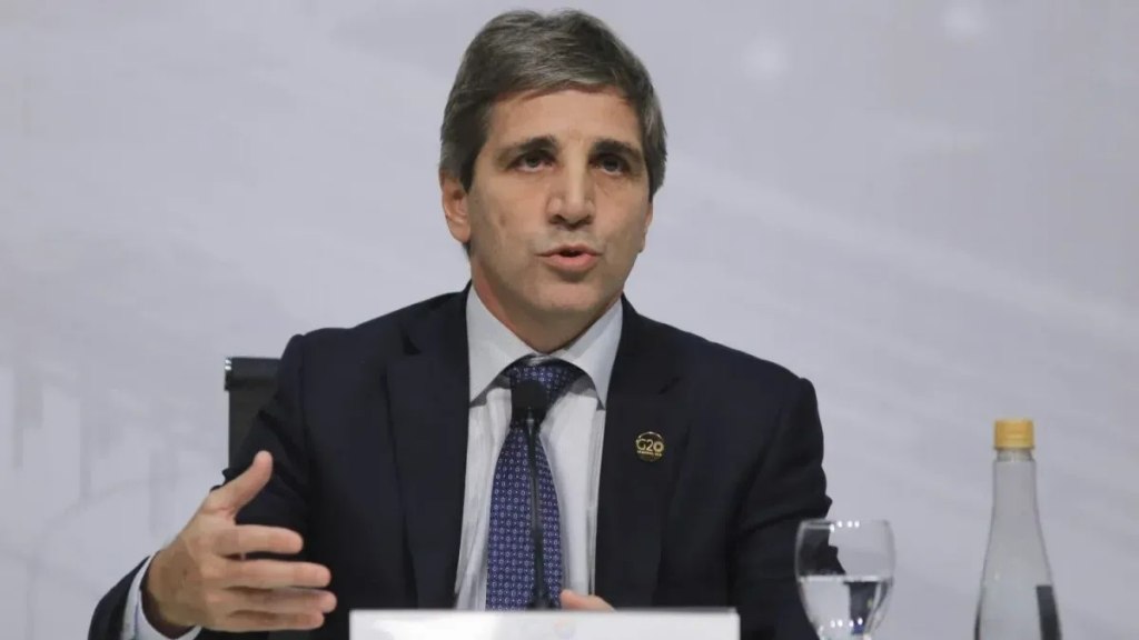   Caputo anunció que Argentina recibirá U$S 20.000 millones del FMI