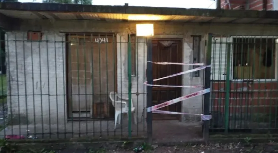 Horror en La Plata: un hombre de 31 años apuñaló a su exnovia de 16, mató a su exsuegro y escapó