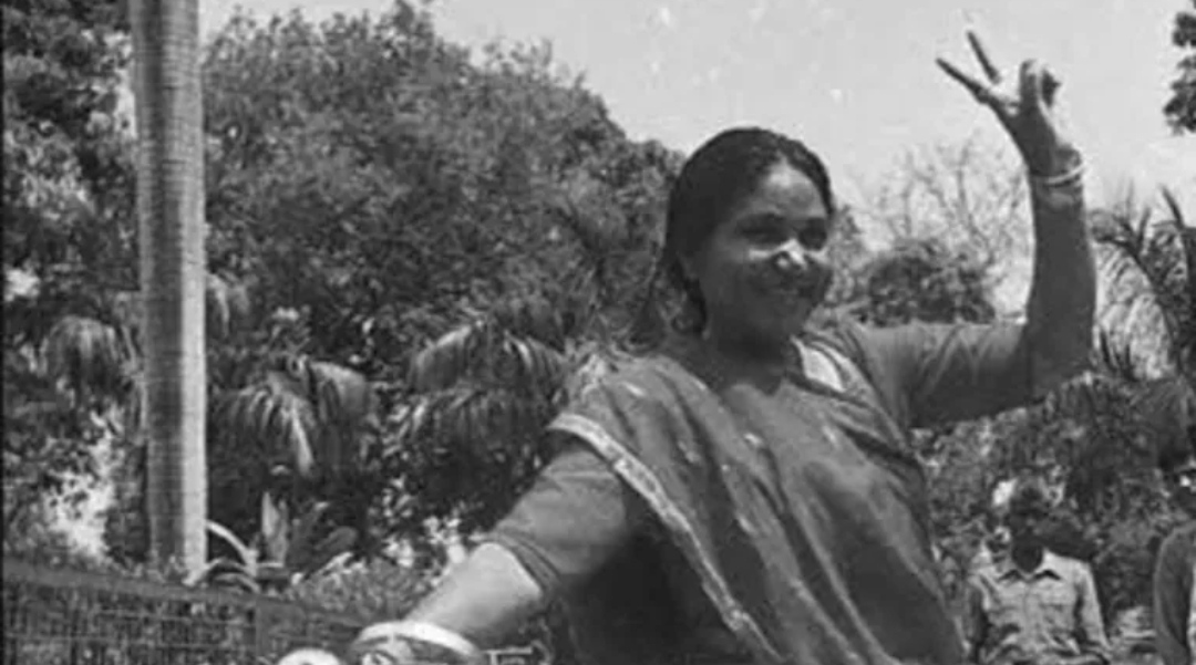 Phoolan Devi, la bella bandida india que a los 25 años fue acusada de más de 50 asesinatos